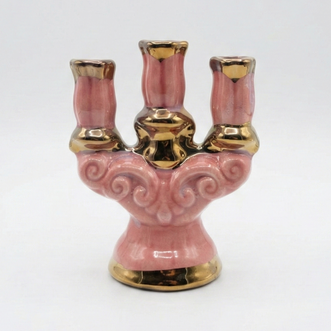 Керамический подсвечник на три свечи с рельефным узором